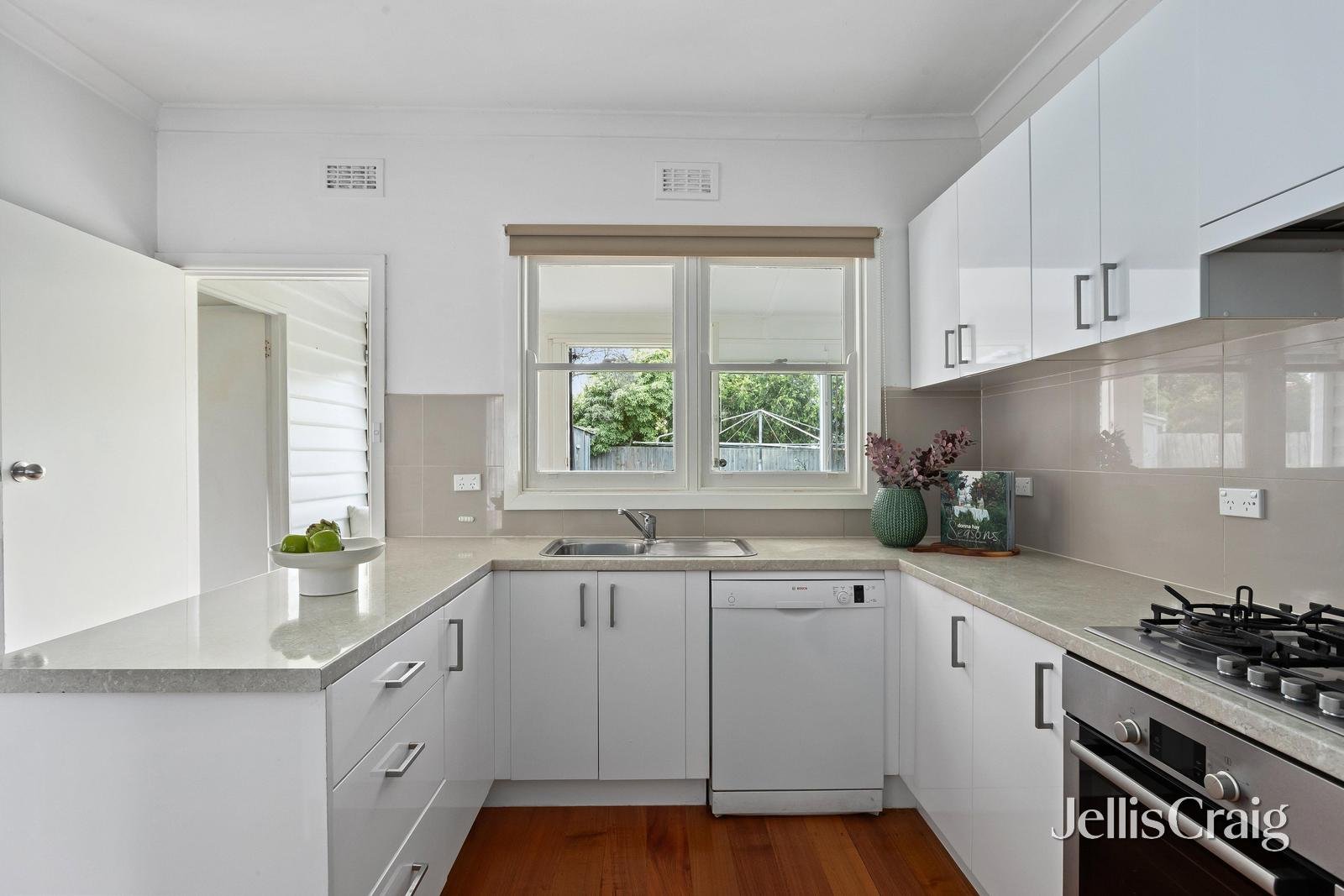 7 Leigh Street, Bentleigh East image 4