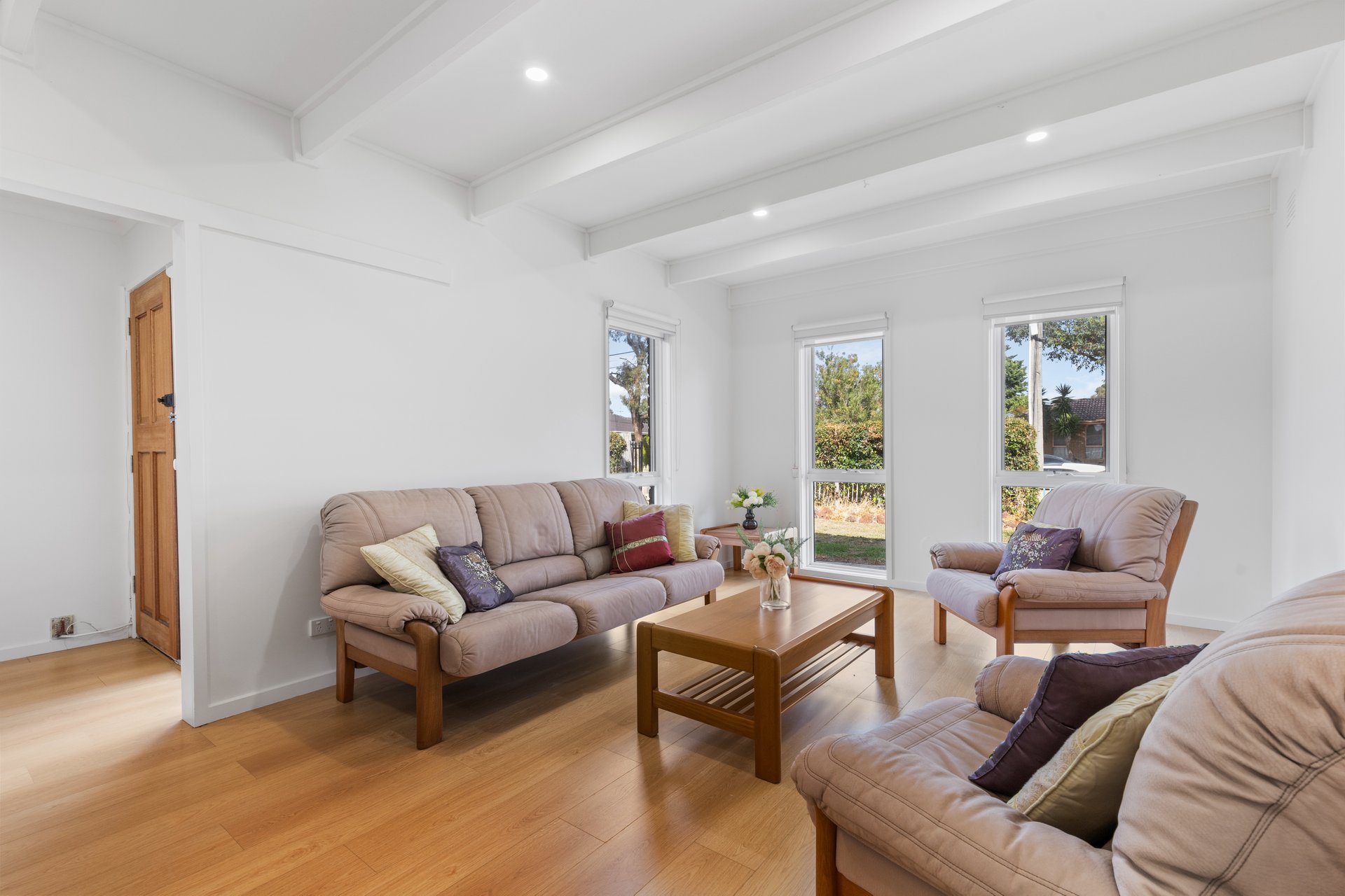 7 Loch Street, Cranbourne image 2