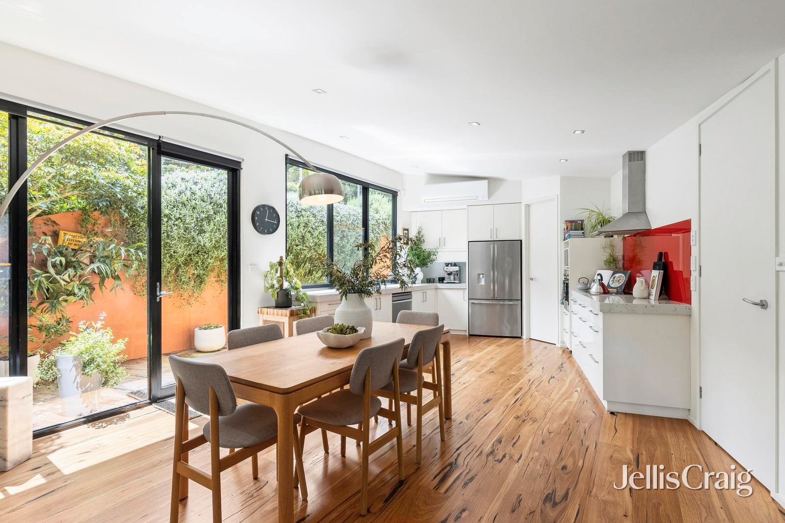 7 Louis Court, Newtown image 4