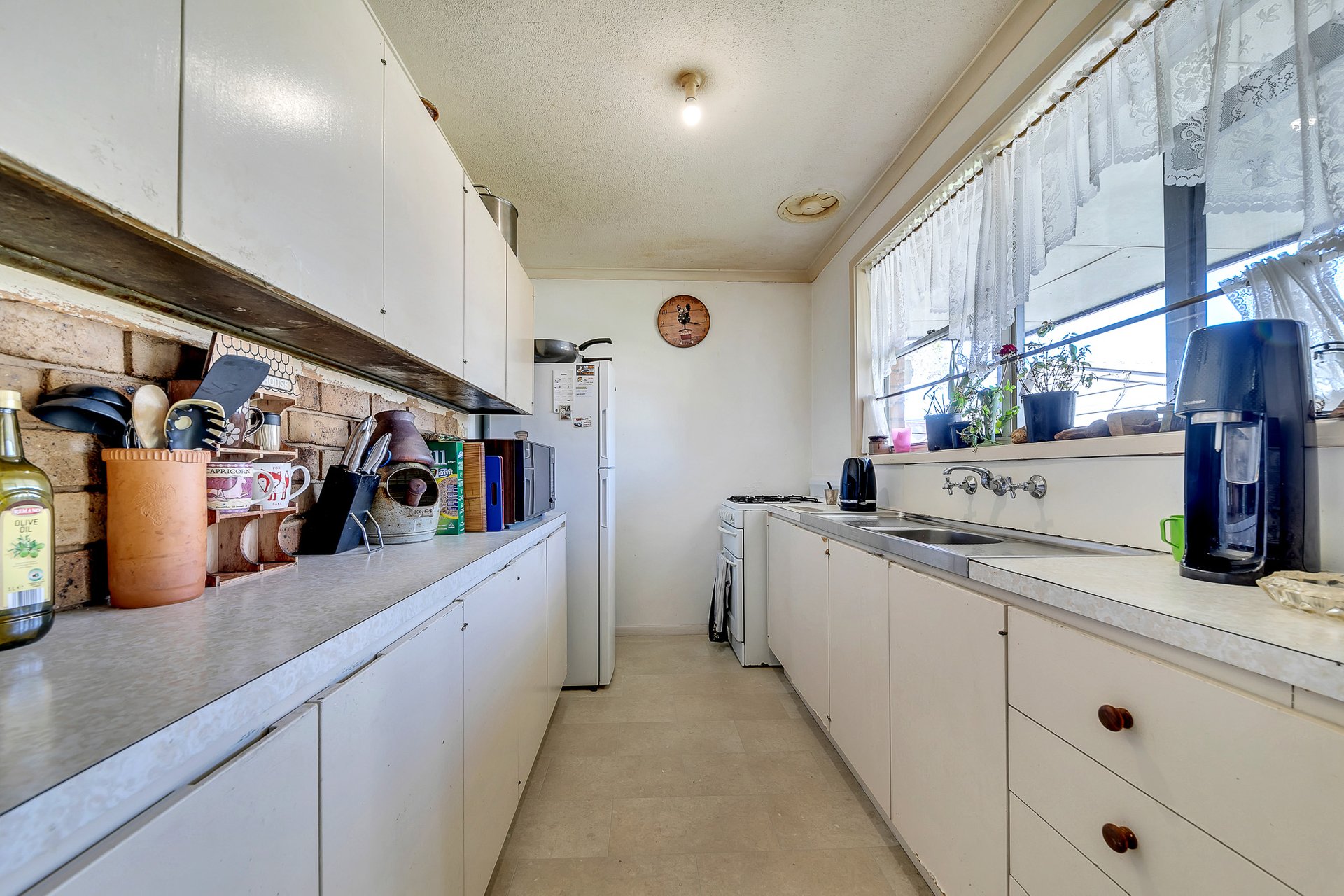 7 Lunik Court, Whittington image 2
