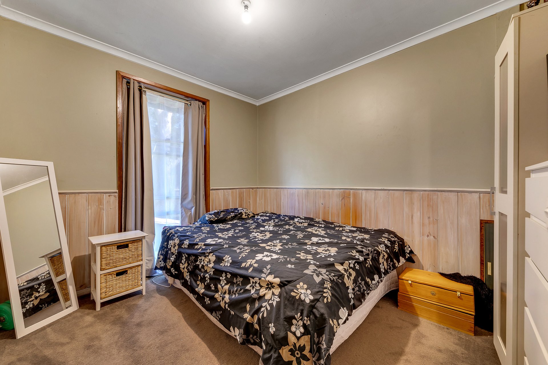 7 Lunik Court, Whittington image 5