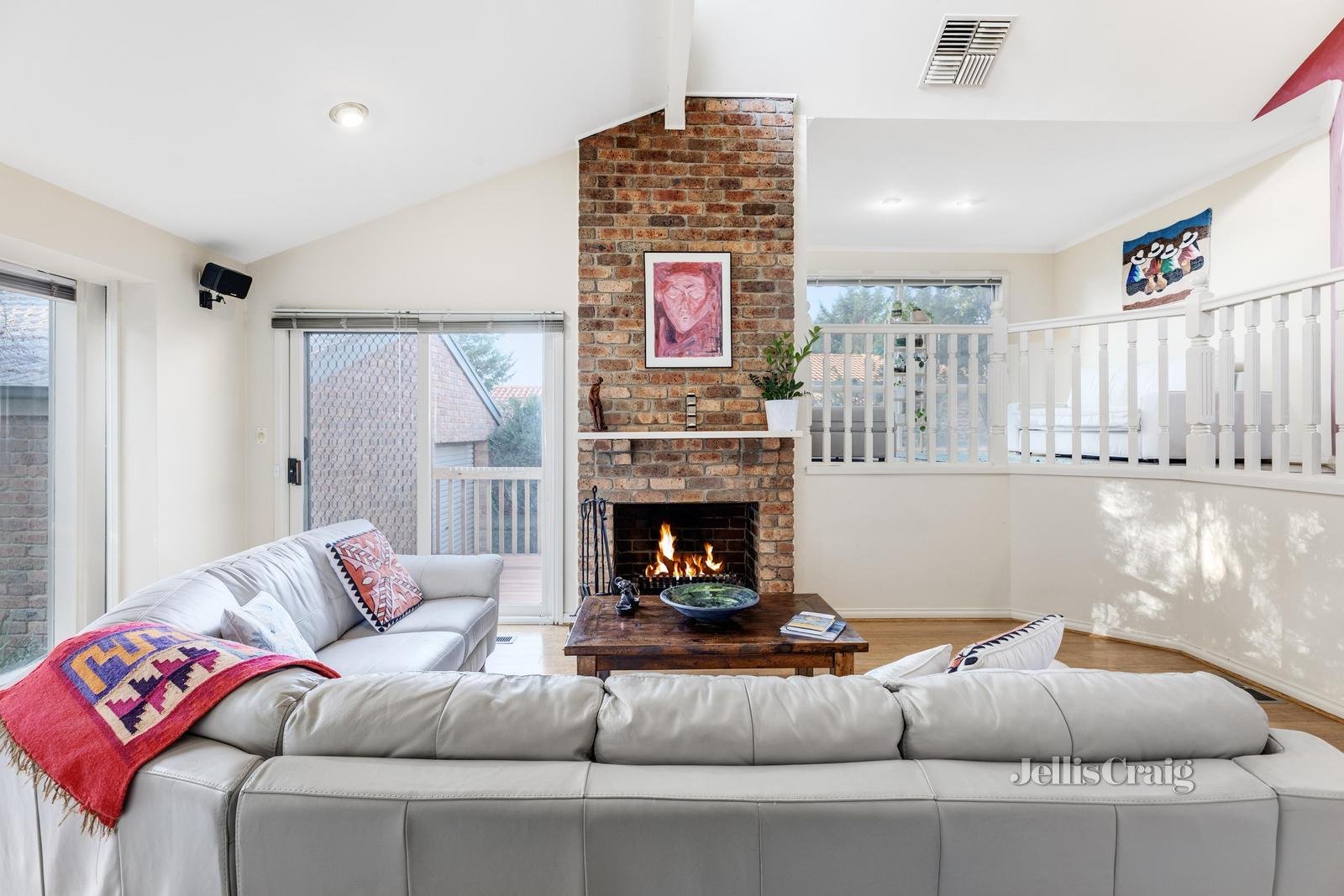 7 Lyons Rise, Eltham image 2