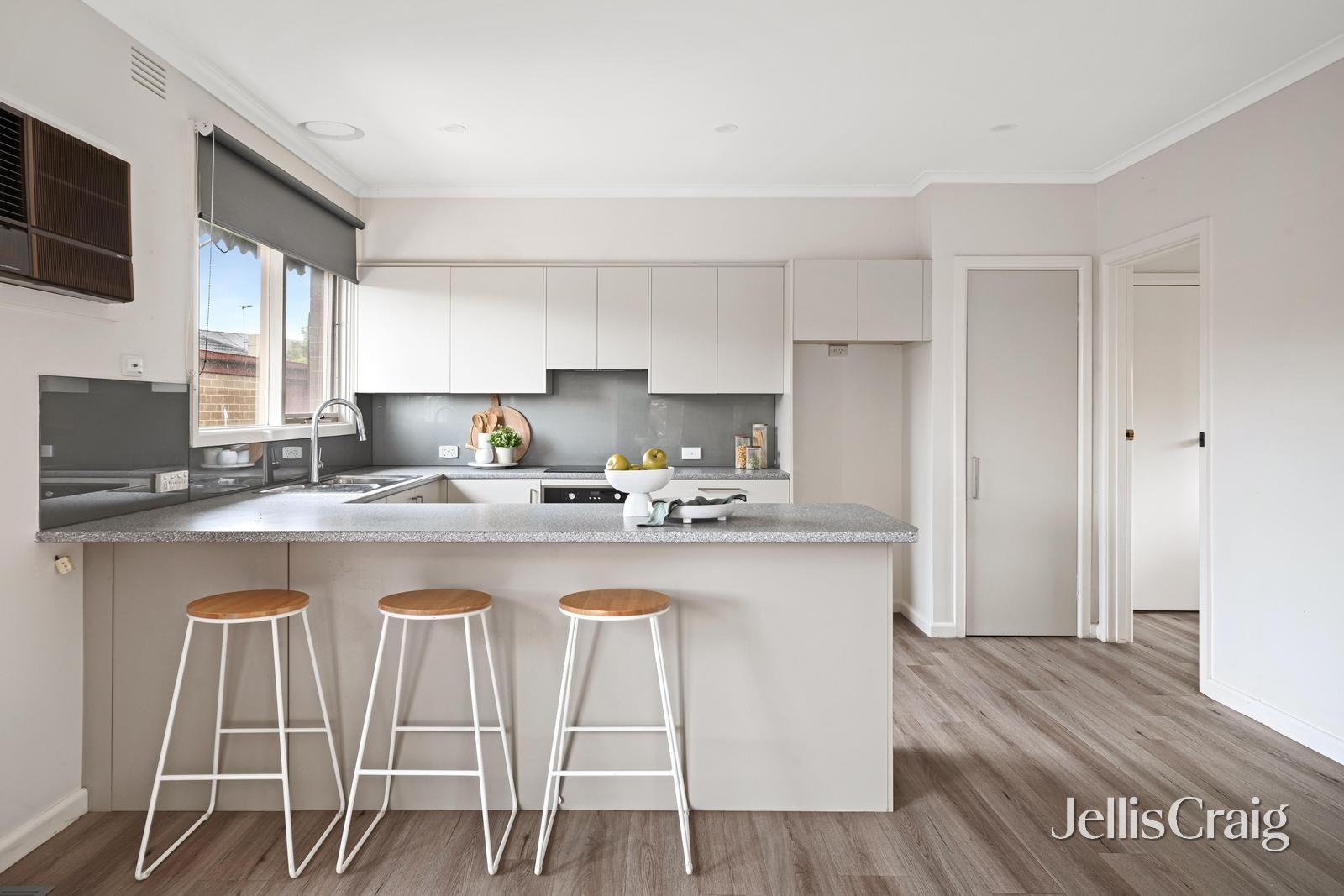 7 Macao Court, Cheltenham image 5