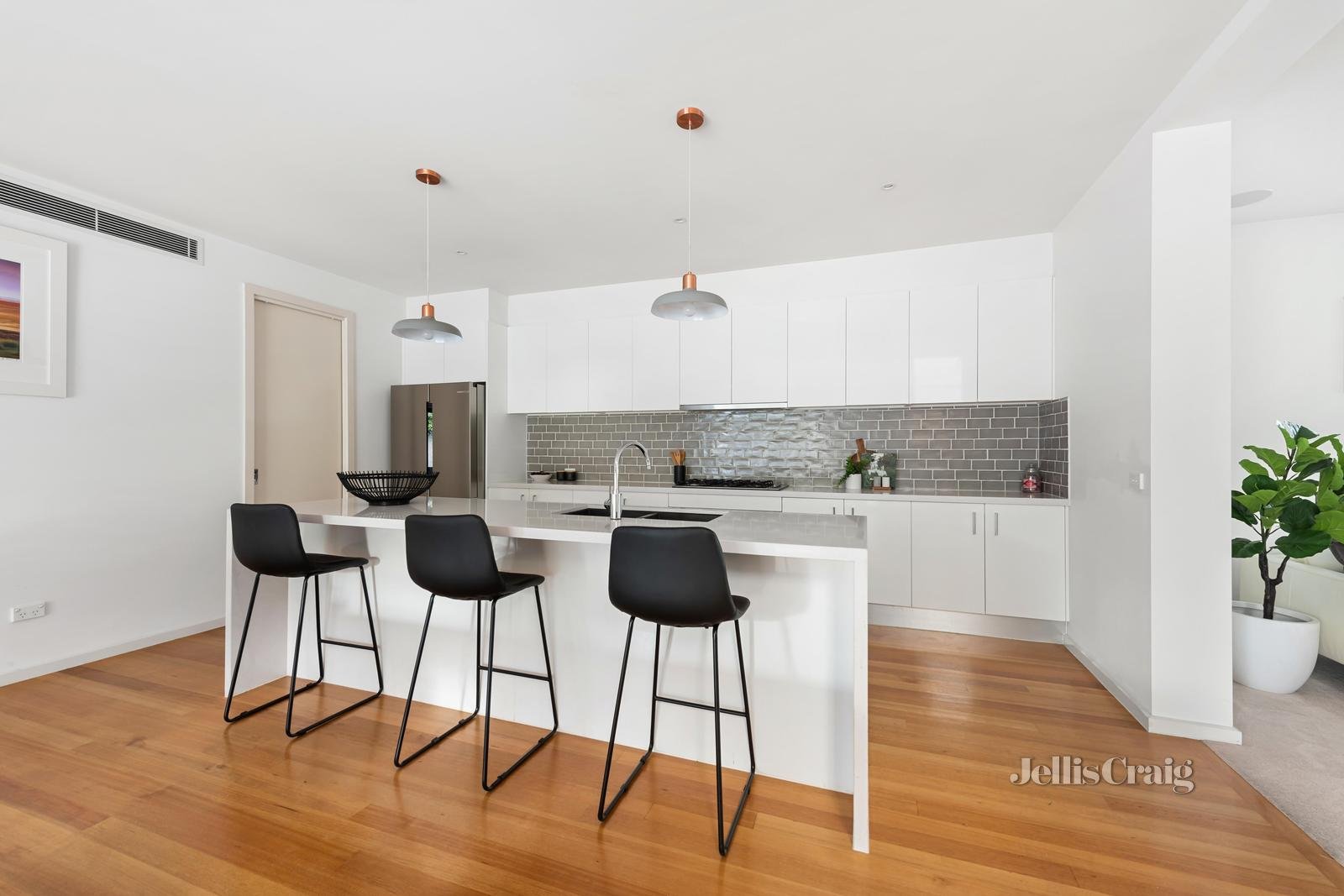 7 Maiya Court, Cheltenham image 3