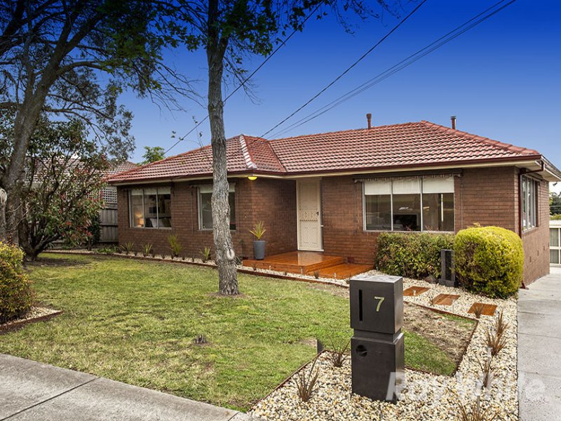 7 Mantova Drive, Wheelers Hill image 2