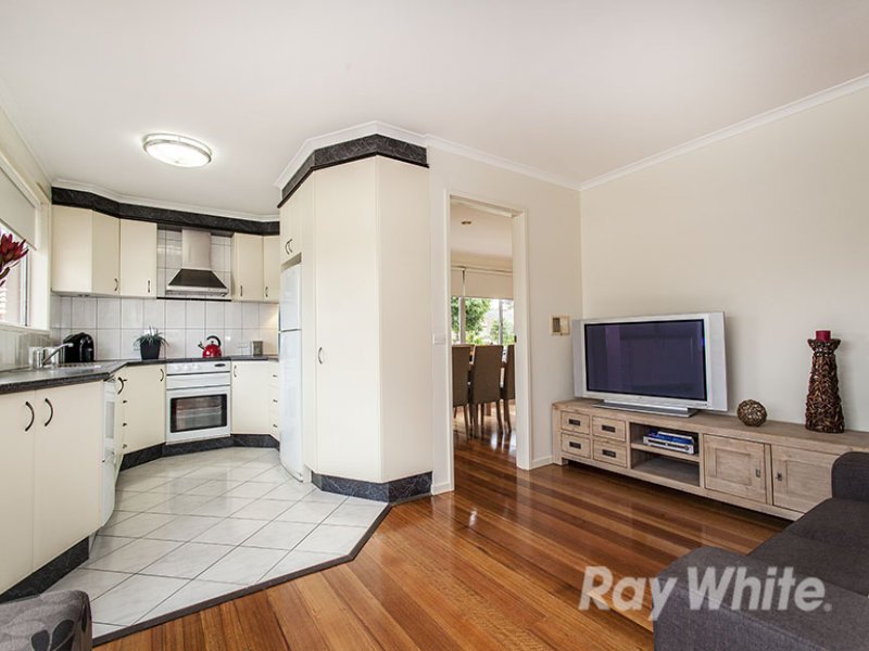 7 Mantova Drive, Wheelers Hill image 3