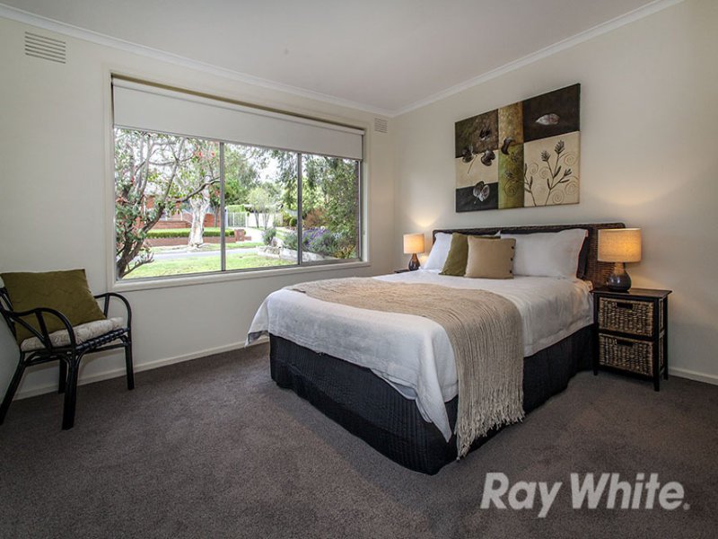 7 Mantova Drive, Wheelers Hill image 4