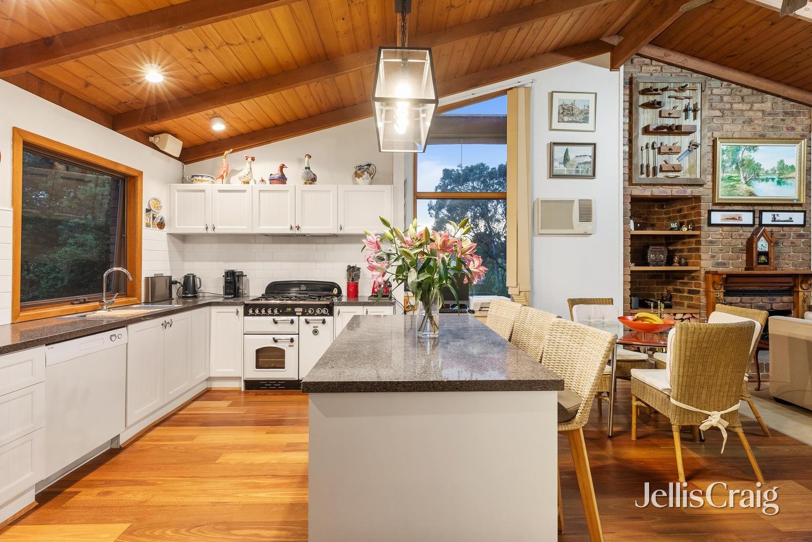 7 McCallum Road, Doncaster image 5