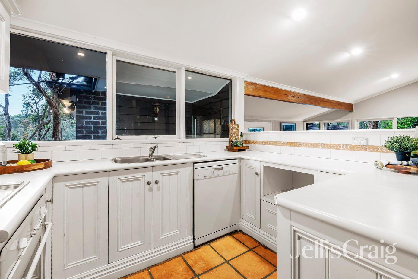 7 Meander Road, Hurstbridge image 2