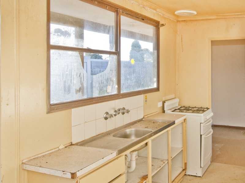 7 Midas Court, Whittington image 2