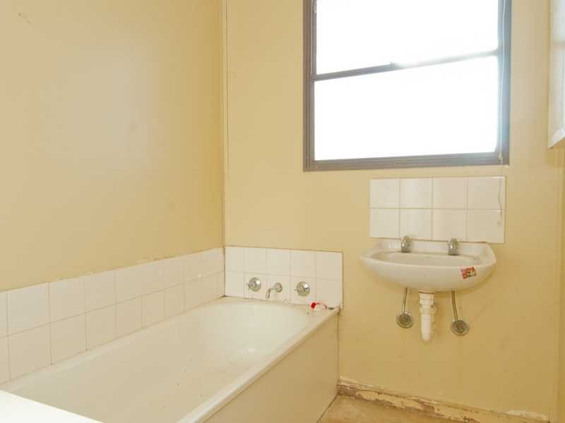 7 Midas Court, Whittington image 4