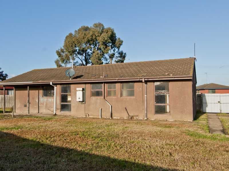 7 Midas Court, Whittington image 5