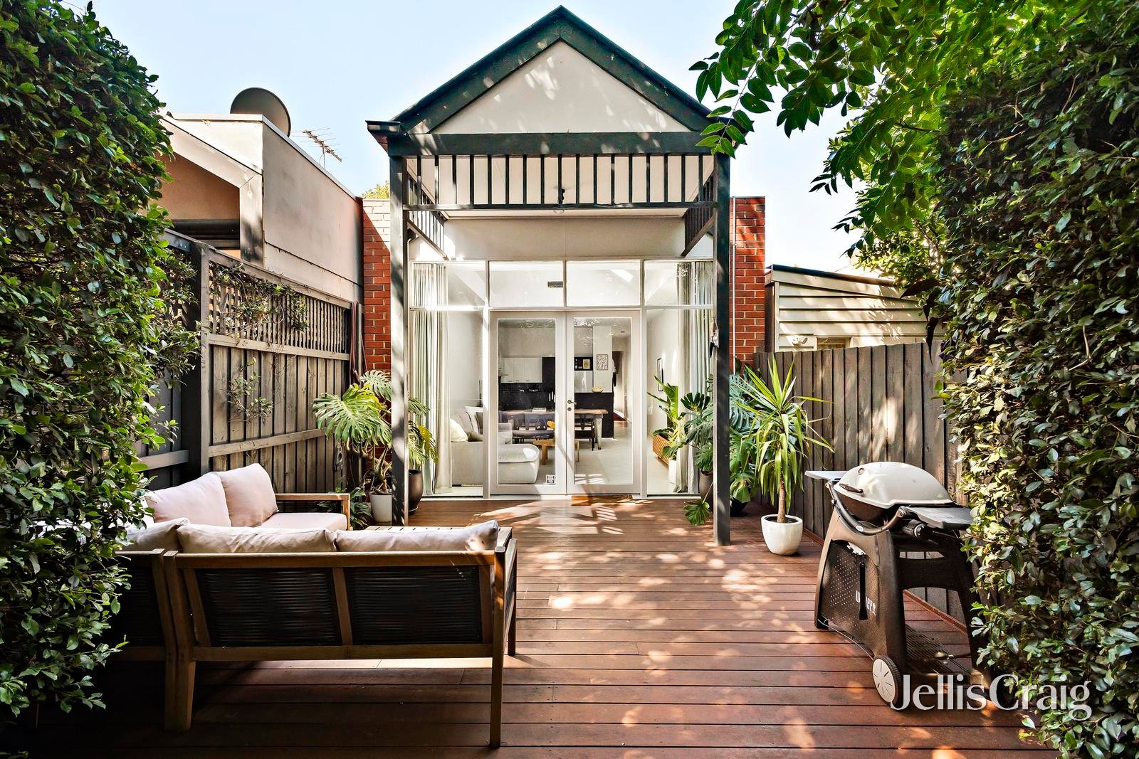 7 Moore Street, Elwood image 2