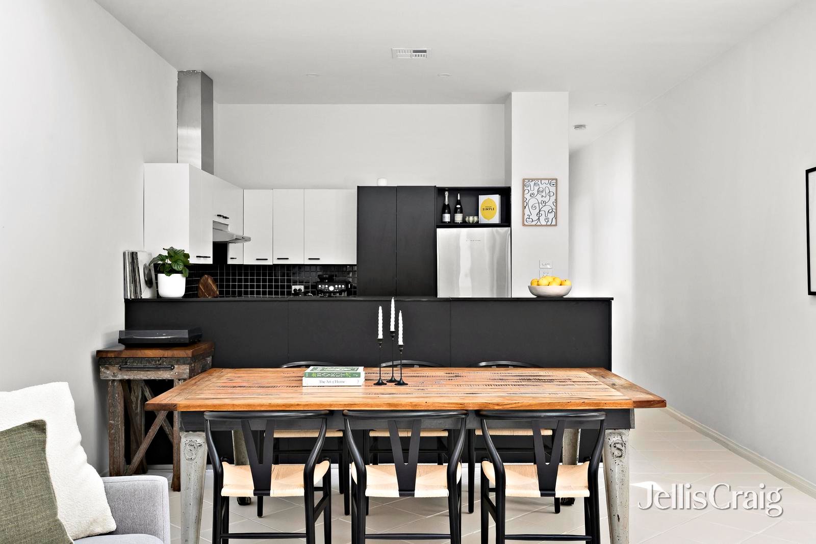 7 Moore Street, Elwood image 9