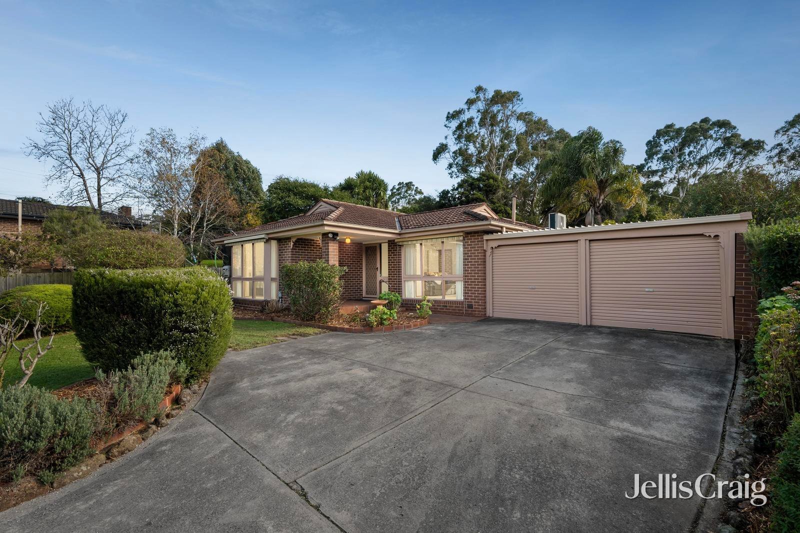 7 Nambour Drive, Mooroolbark image 1