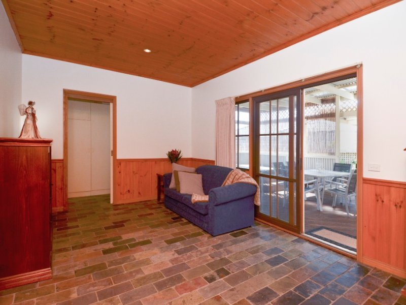 7 Nicholas Court, Leopold image 5