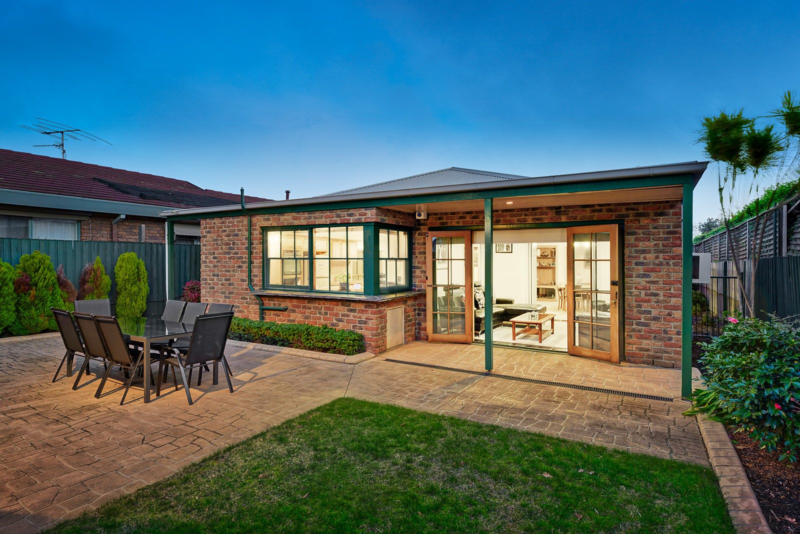 7 Oak Grove, Brighton image 8