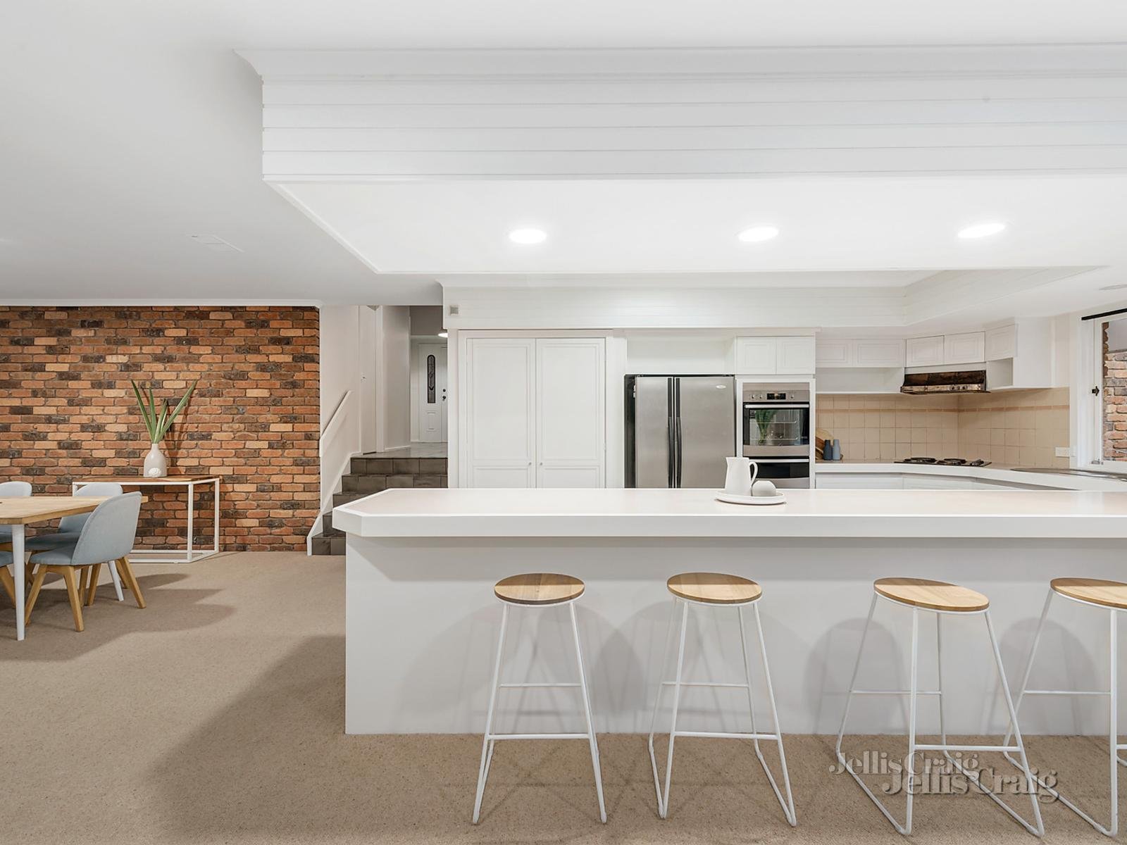 7 One Tree Hill, Donvale image 3