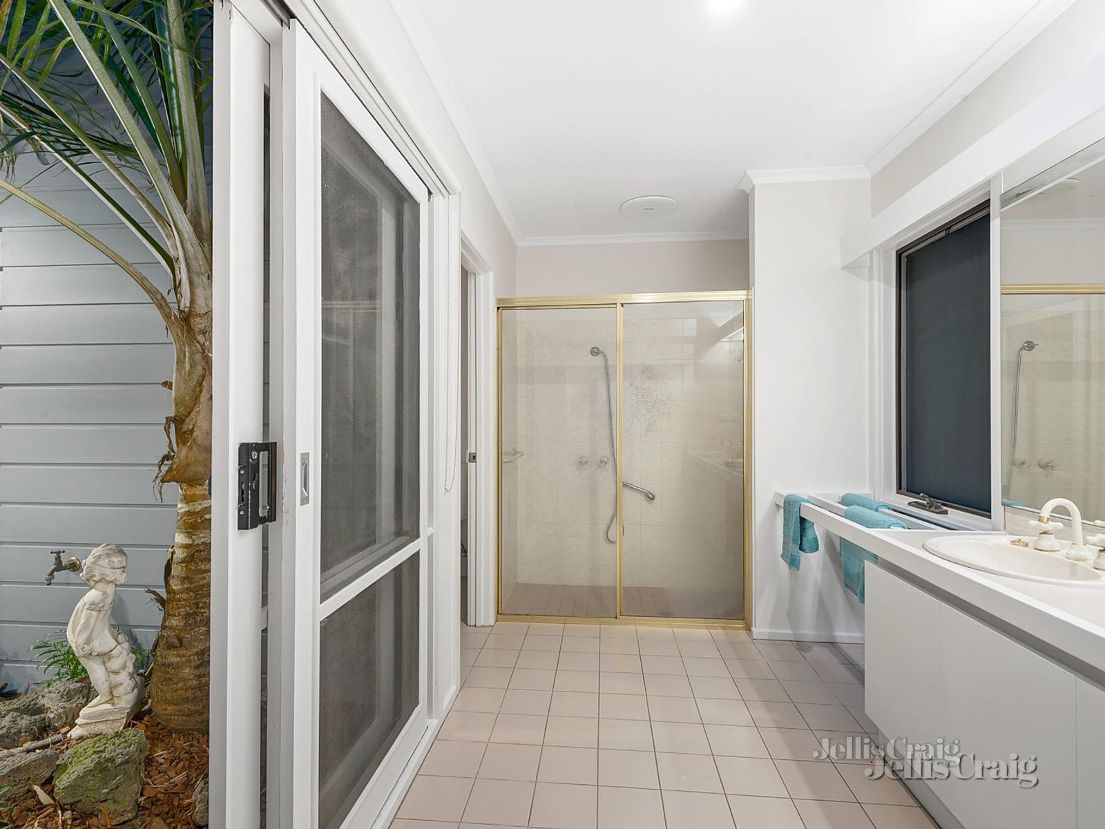 7 One Tree Hill, Donvale image 9
