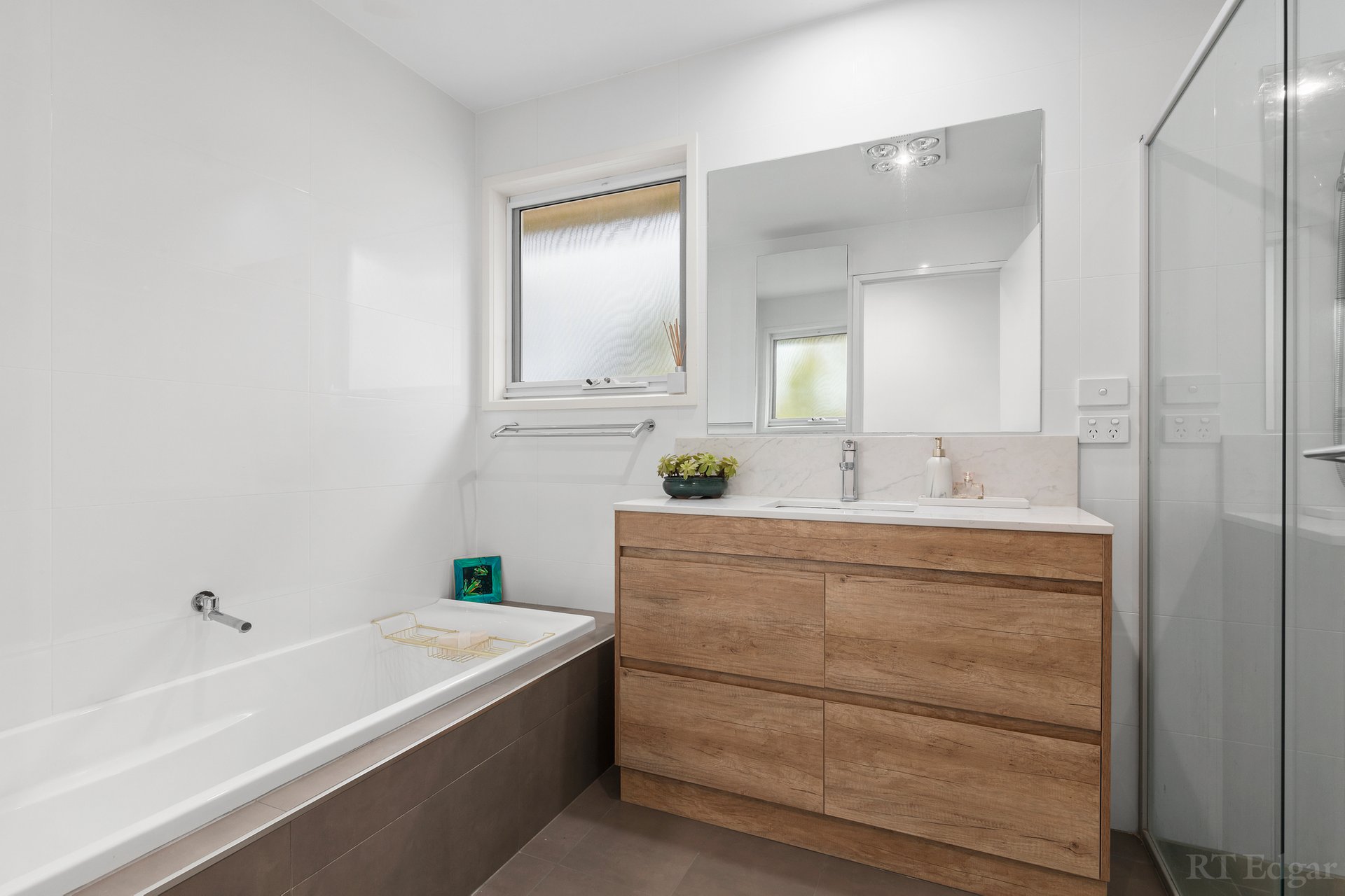 Property Gallery Thumbnail 11
