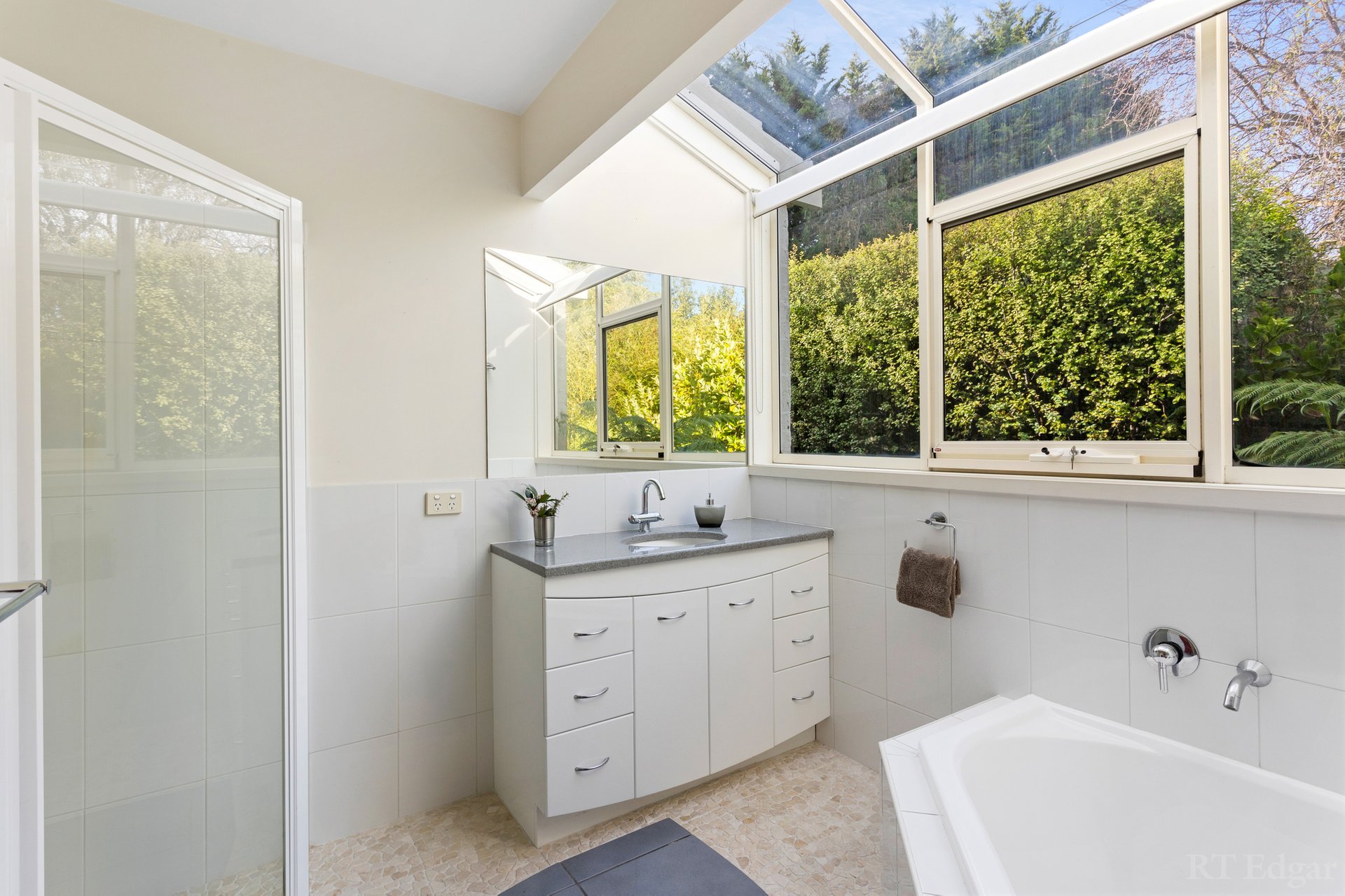 Property Gallery Thumbnail 8