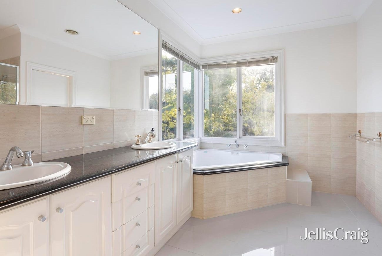 7 Oxford Close, Templestowe image 13