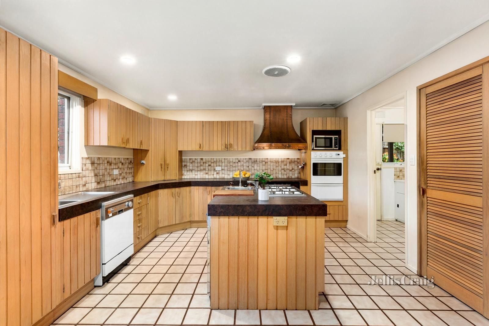 7 Parkgate Drive, Ringwood image 3