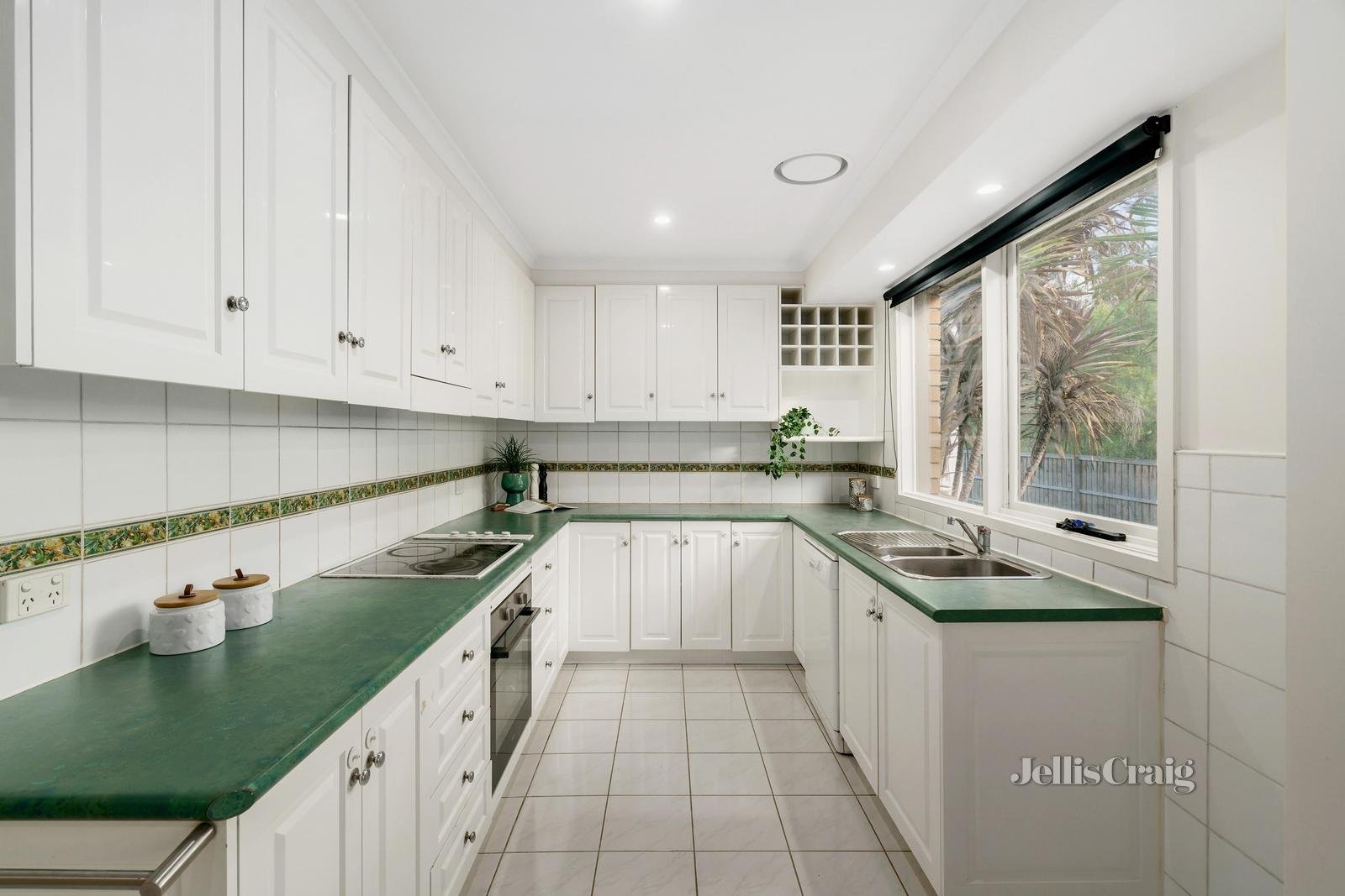 7 Paulette Court, Scoresby image 3
