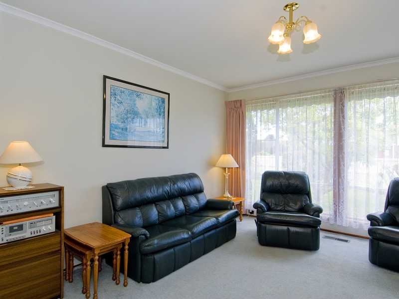 7 Pluto Court, Newcomb image 4