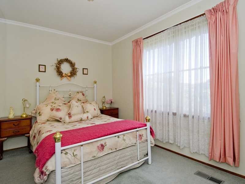 7 Pluto Court, Newcomb image 6