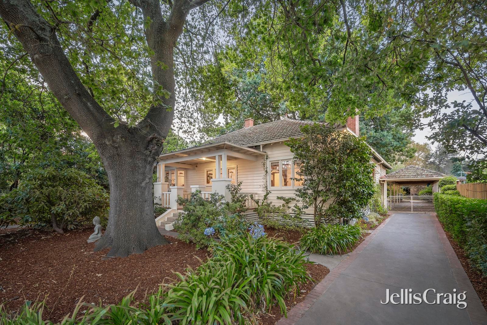 7 Railway Crescent, Croydon image 1