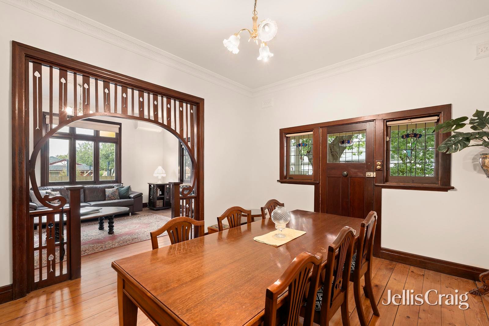 7 Railway Crescent, Croydon image 3