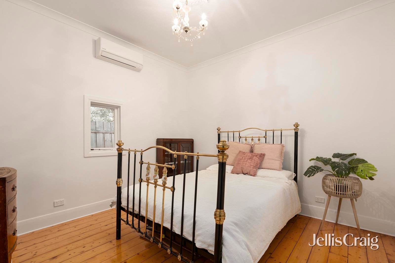 7 Railway Crescent, Croydon image 9