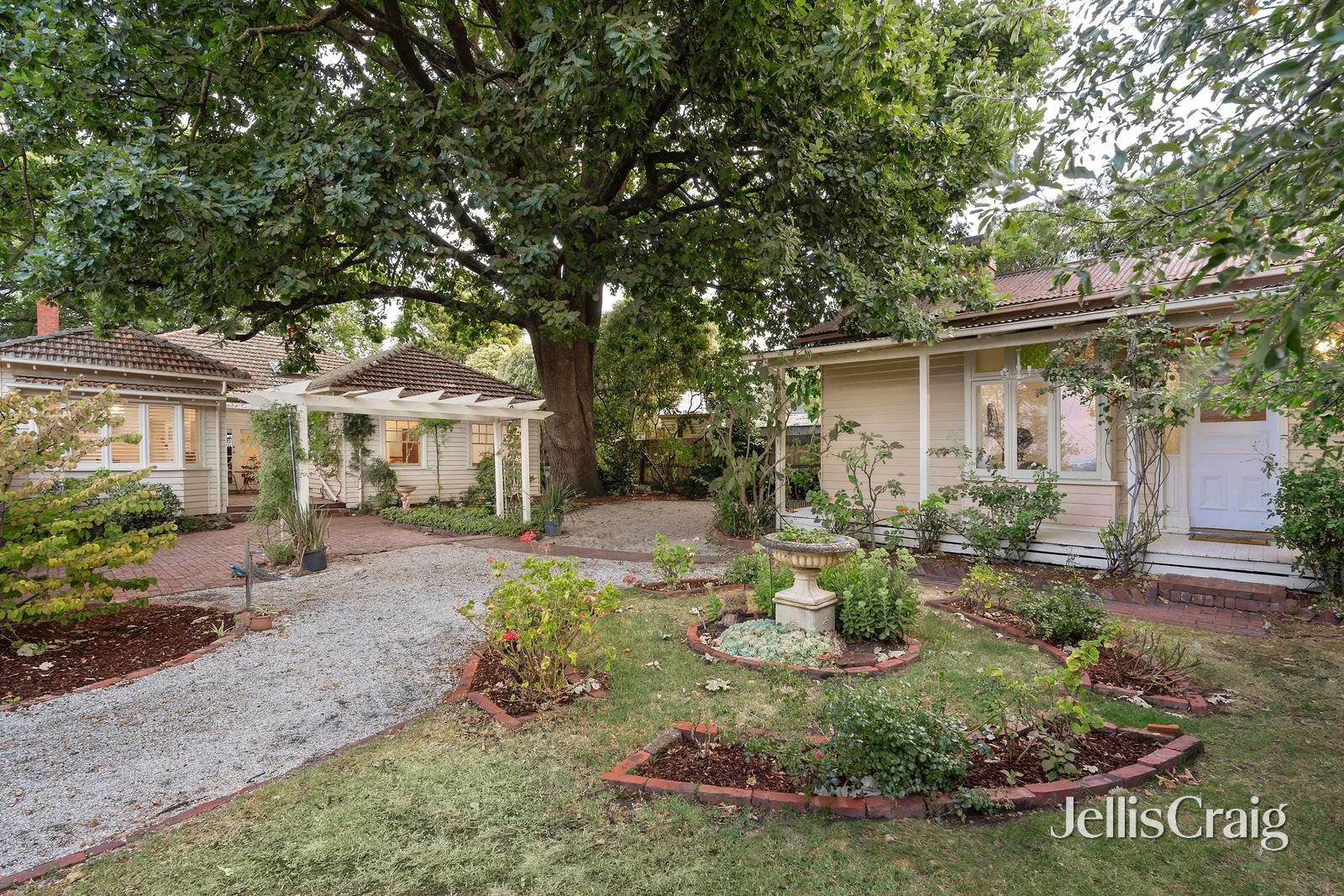 7 Railway Crescent, Croydon image 13