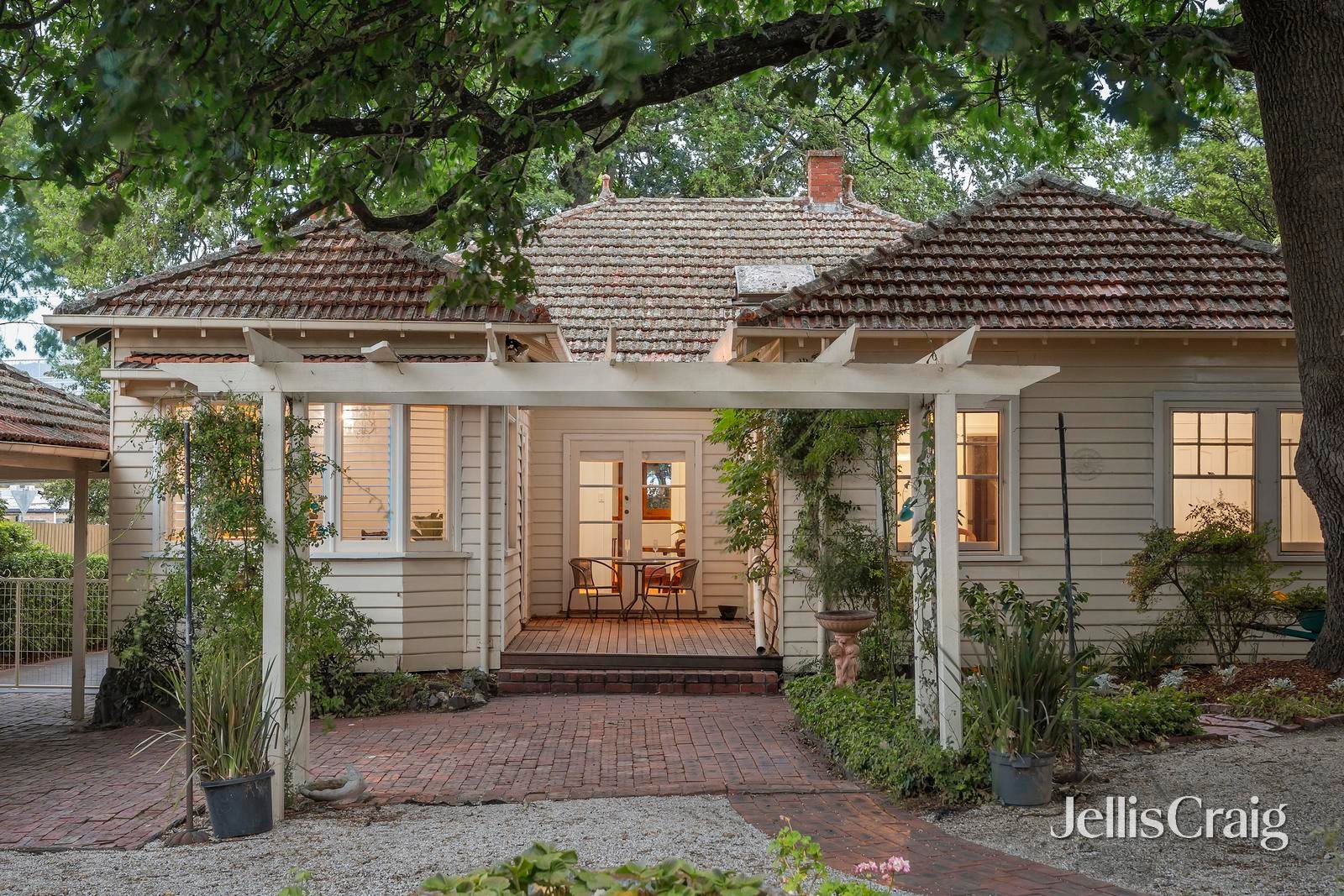 7 Railway Crescent, Croydon image 14