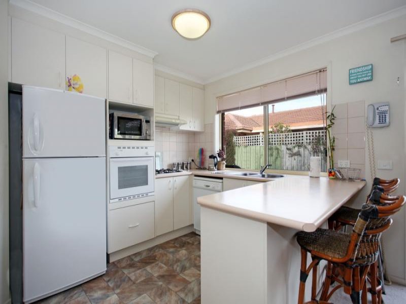 7 Ramble Crescent, Croydon image 4