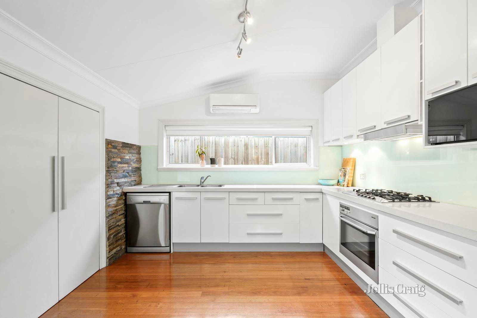 7 Rennie Street, Williamstown image 5
