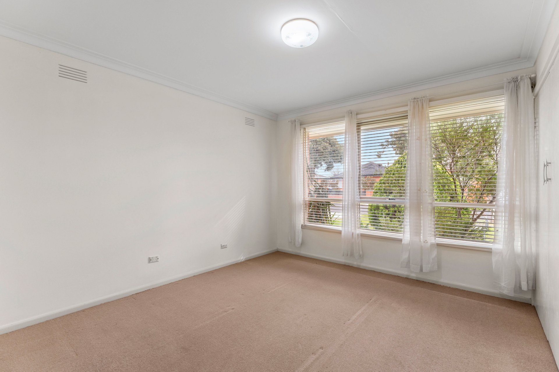 7 Riviera Road, Avondale Heights image 5