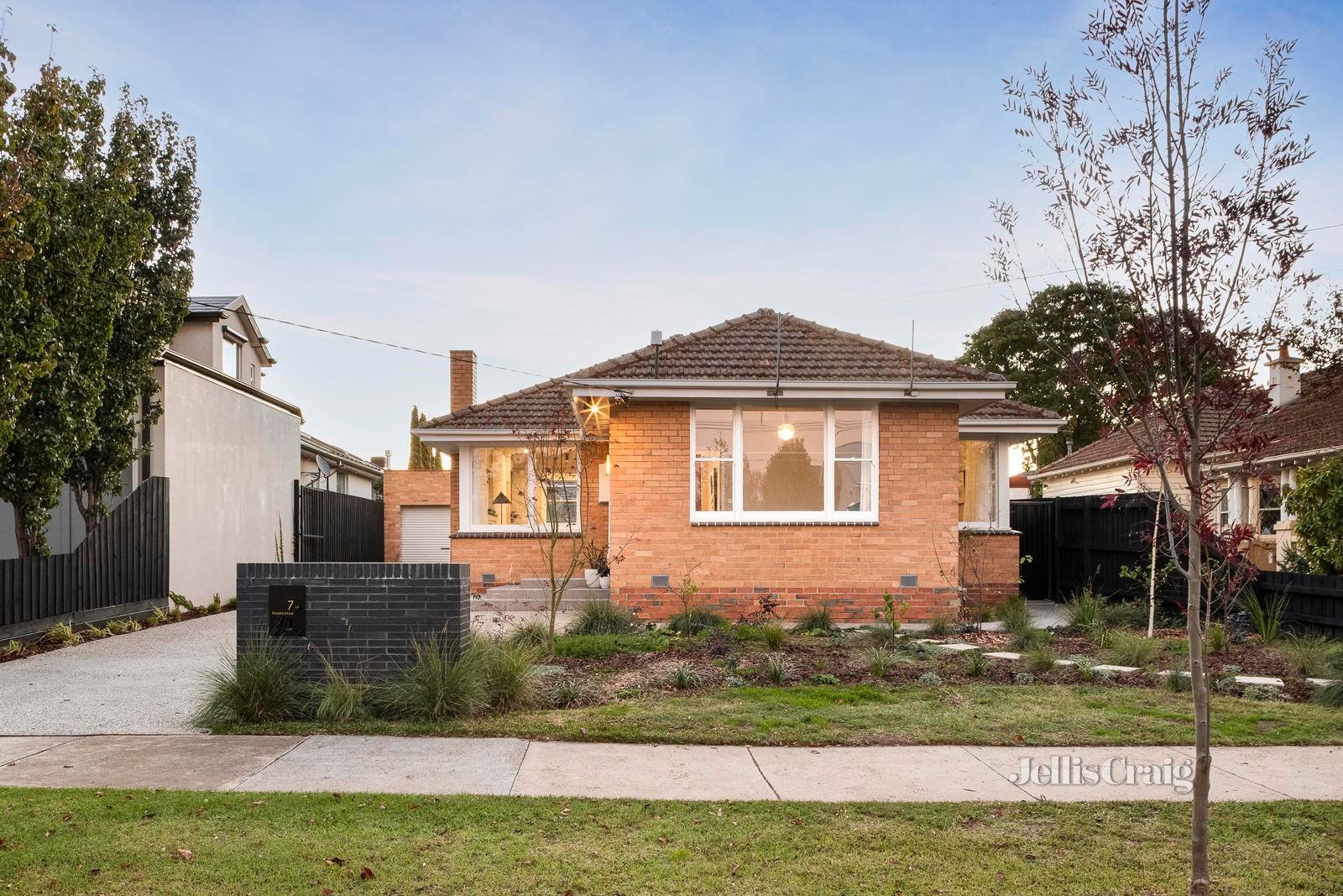 7 Roberts Street, Essendon image 1