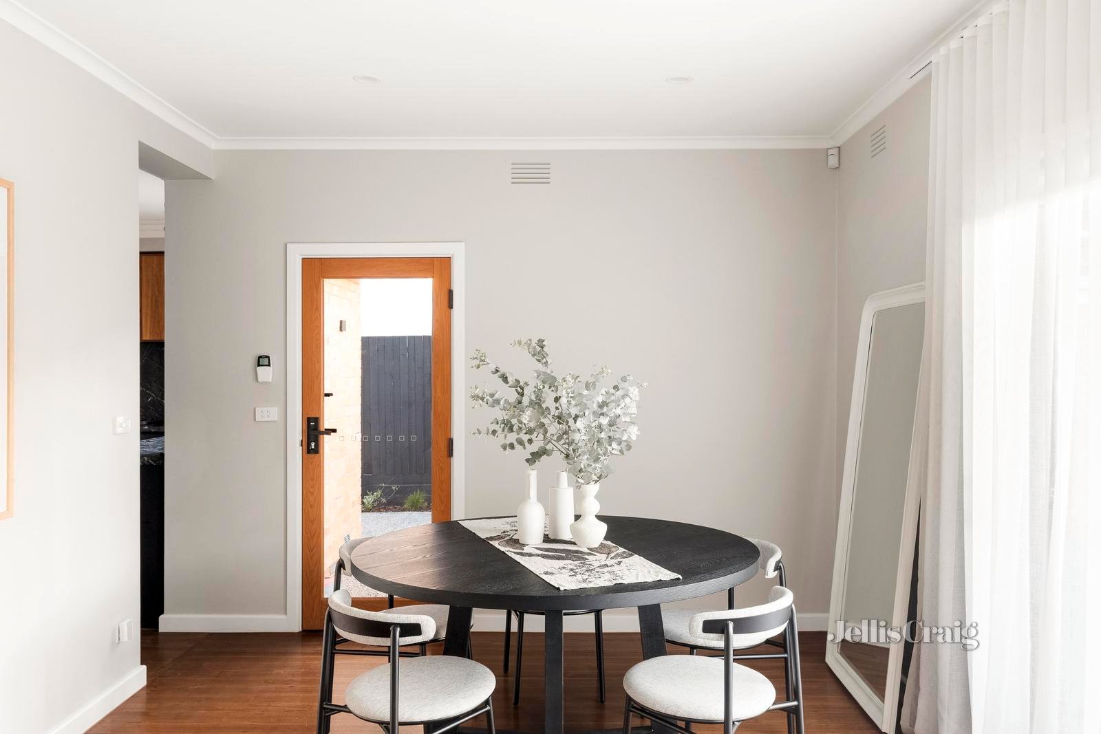 7 Roberts Street, Essendon image 6