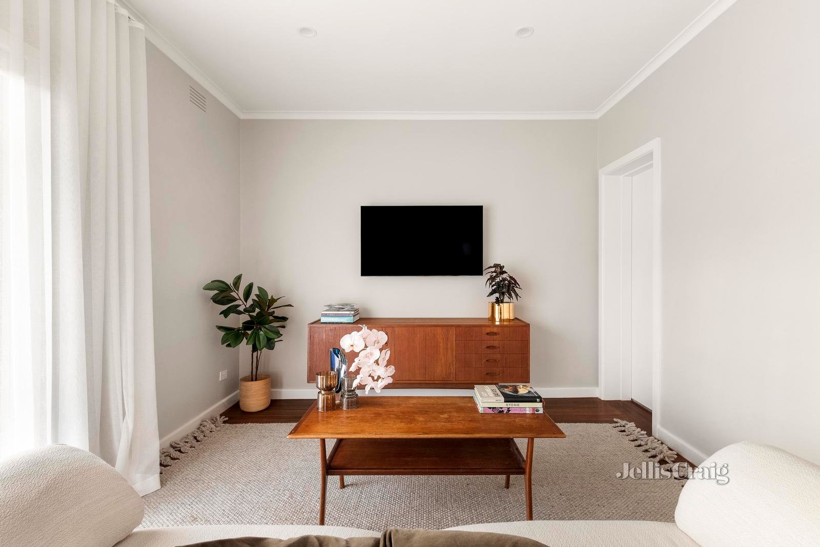 7 Roberts Street, Essendon image 12