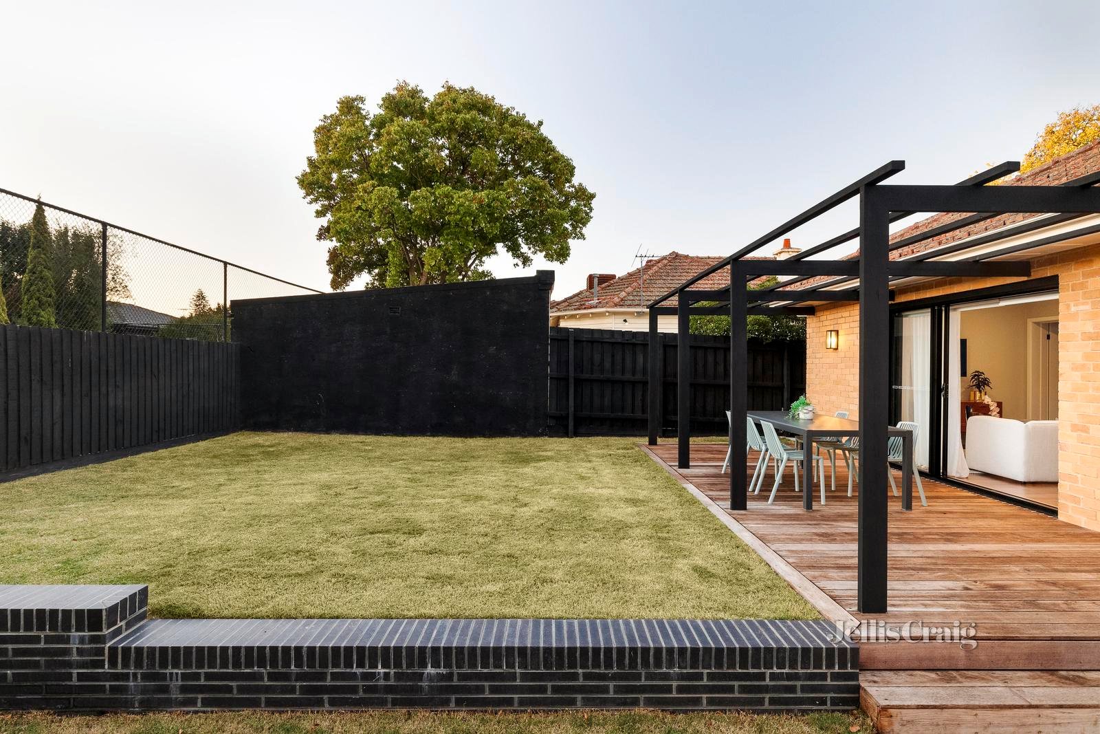 7 Roberts Street, Essendon image 16