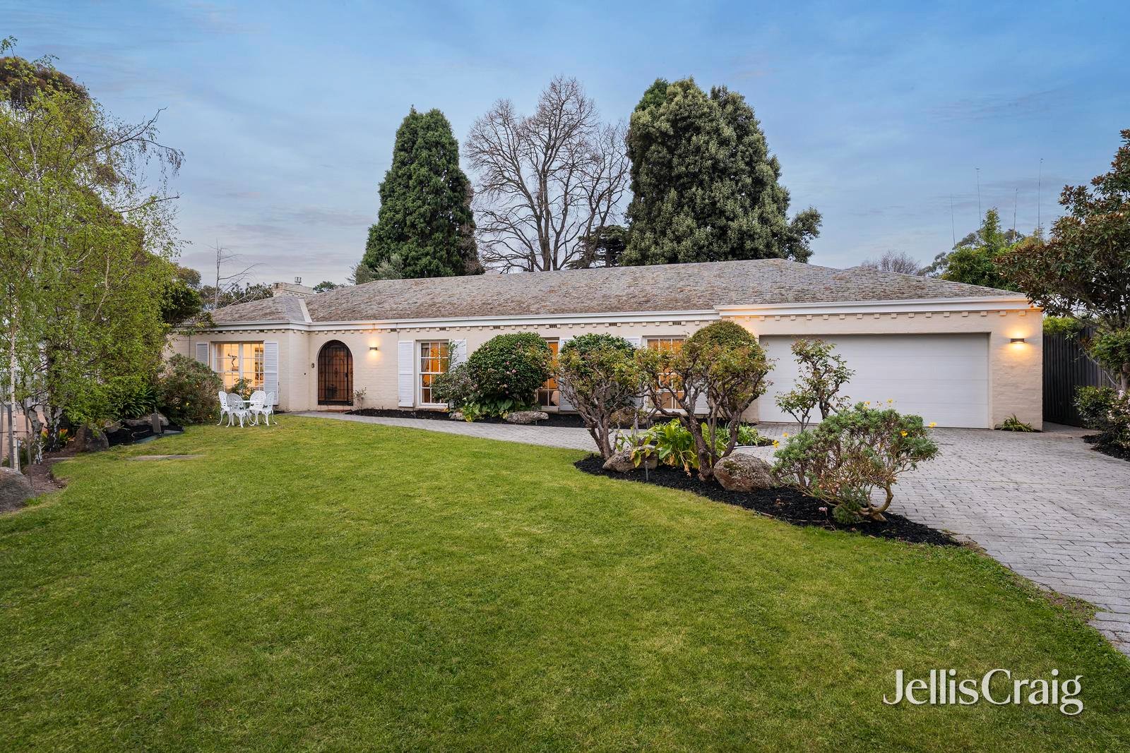 7 Rockingham Close, Kew image 1