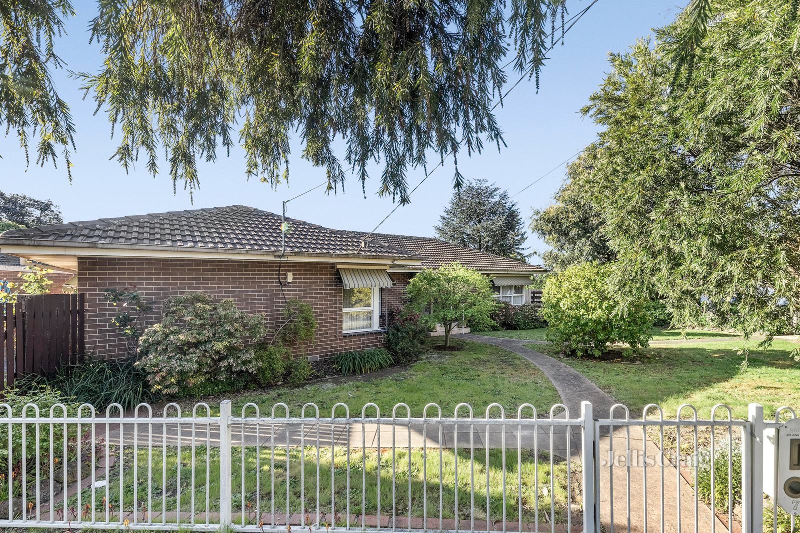 7 Ross Street, Ferntree Gully image 2