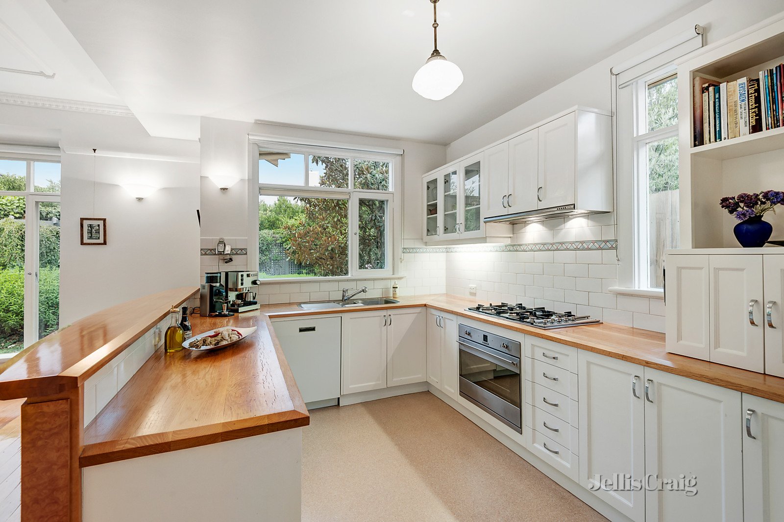 7 Ross Street, Surrey Hills image 4