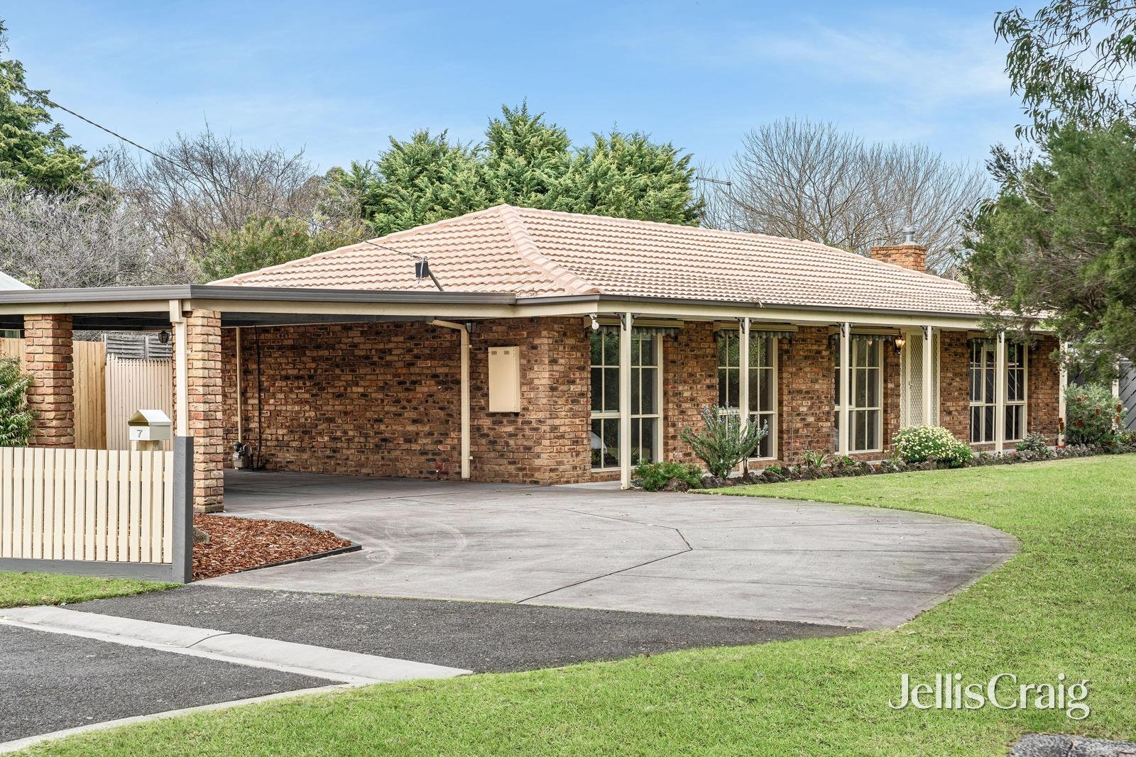 7 Rossiter Court, Seaford image 1