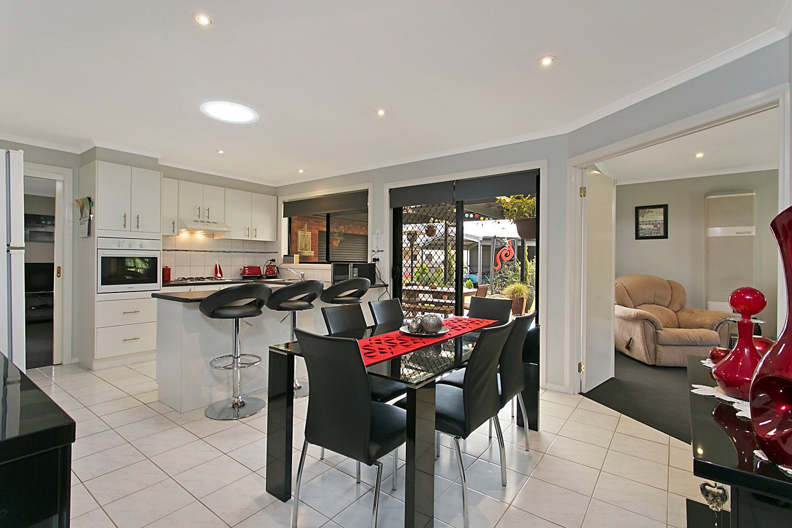 7 Roxanne Court, Woodend image 2