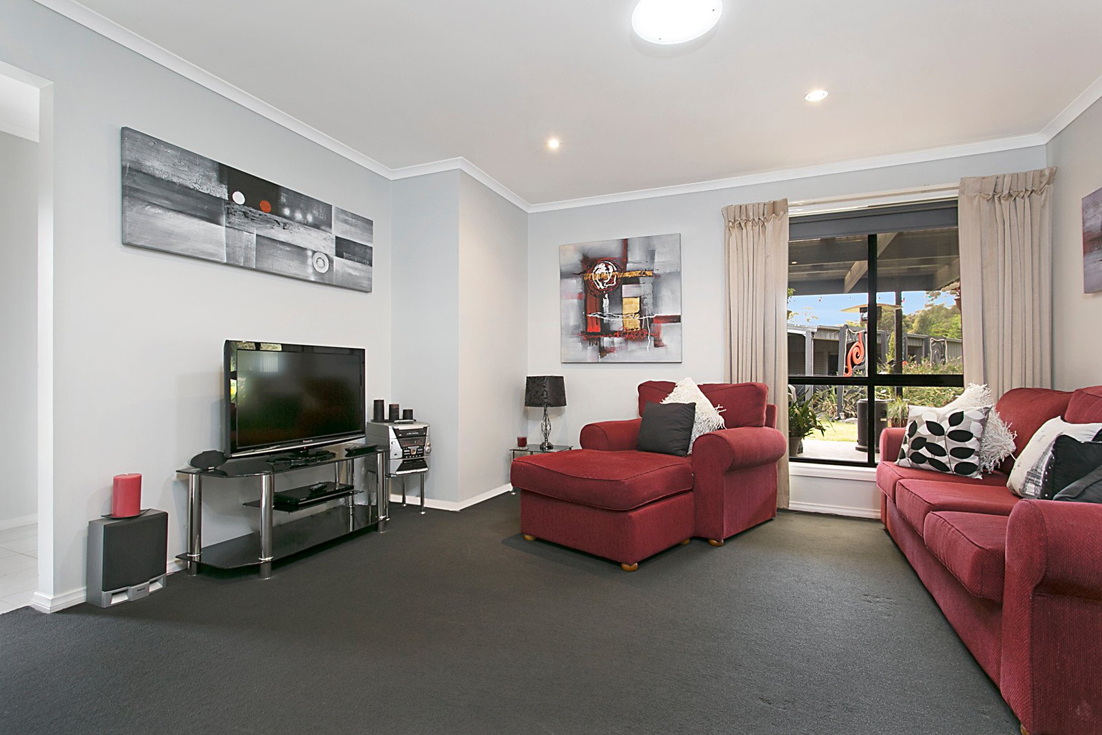 7 Roxanne Court, Woodend image 3