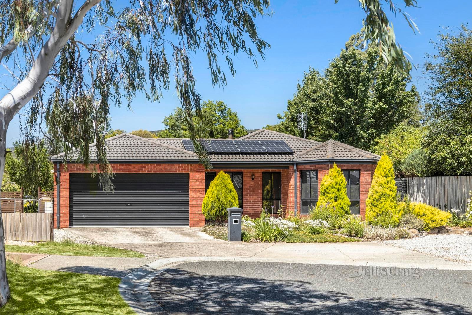 7 Roxanne Court, Woodend image 1