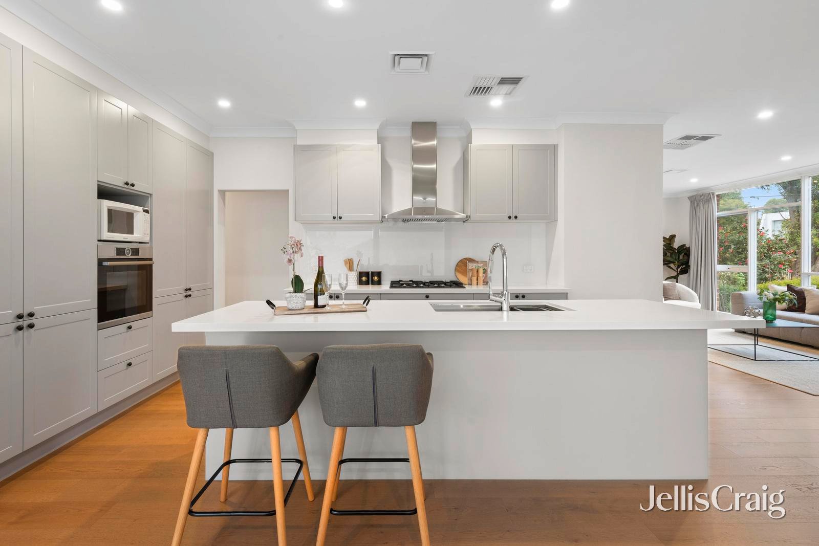 7 Russell Crescent, Mount&nbsp;Waverley image 5